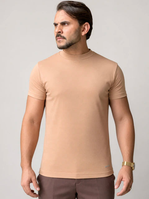 T-SHIRT GOLA MÉDIA AMENDOA
