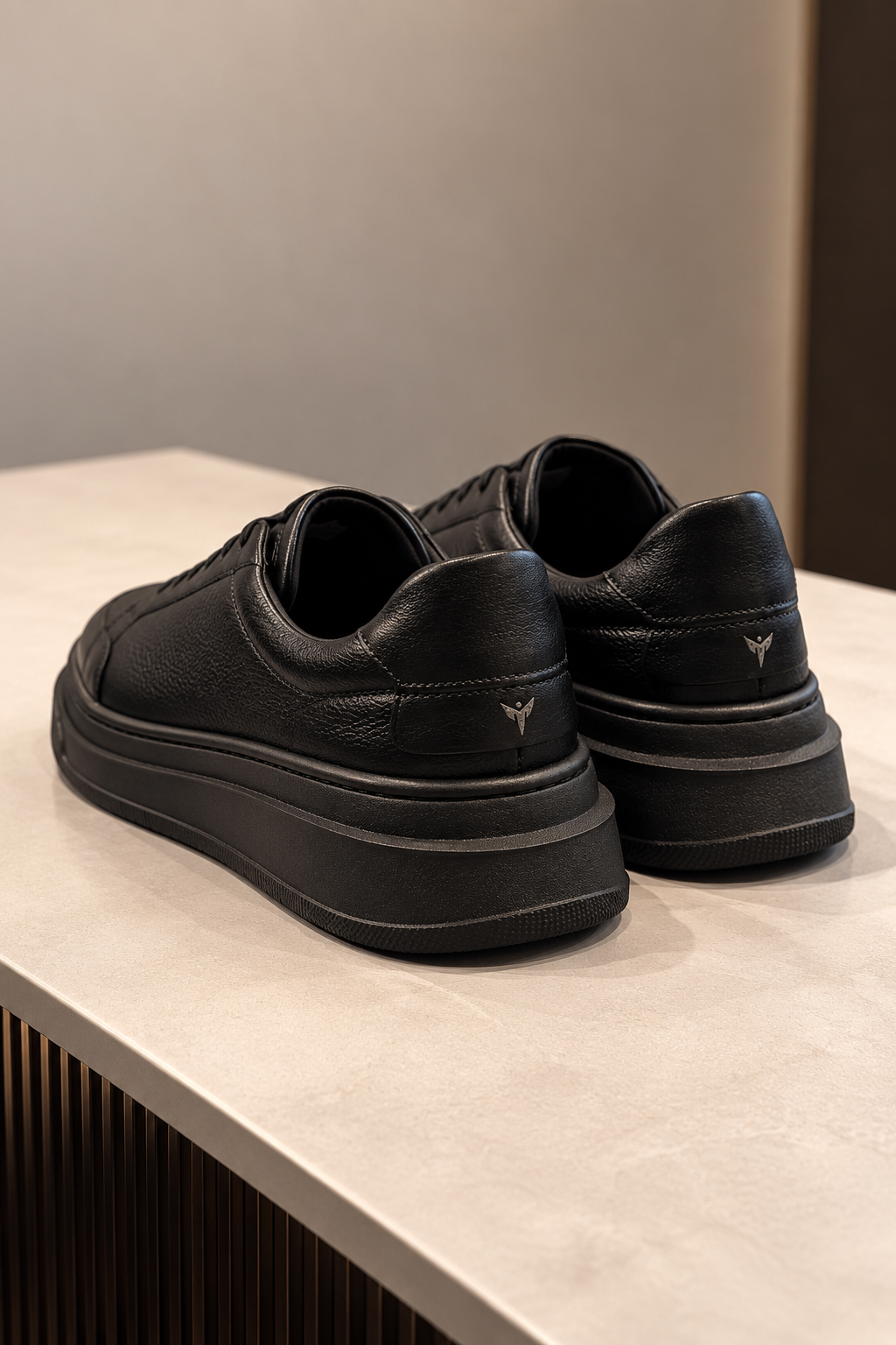 SNEAKER HERO BLACK