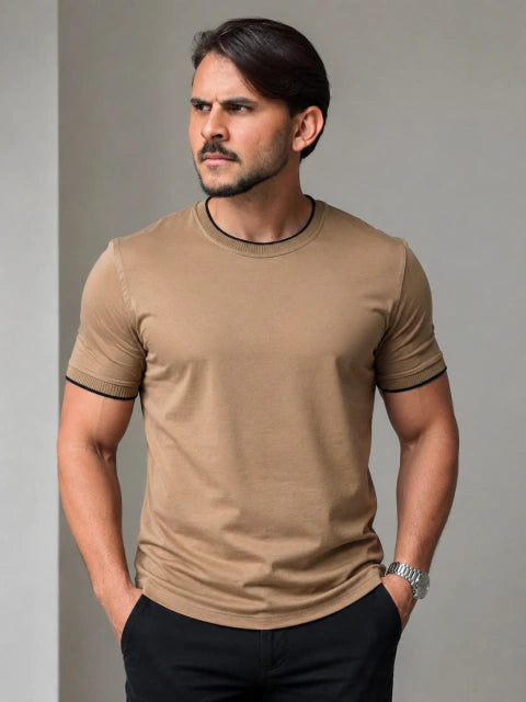 T-SHIRT GOLA E PUNHO BEGE